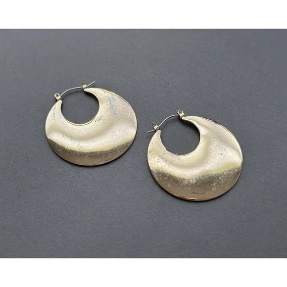 Vintage gold tone round Oriental Style filigree two tone, hoop earrings set of 5 - Picture 5 of 12